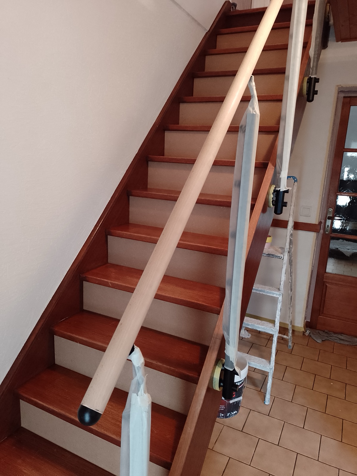 Pendant — escalier rampe protégée