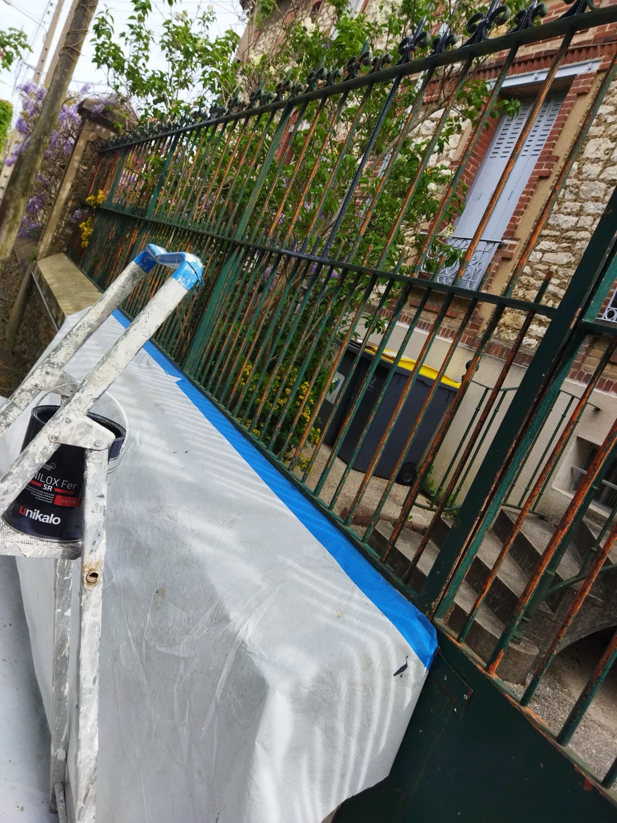 Portail et clôture fer forgé peinture en cours — Seine-et-Marne 77 — L'Atelier Nuances
