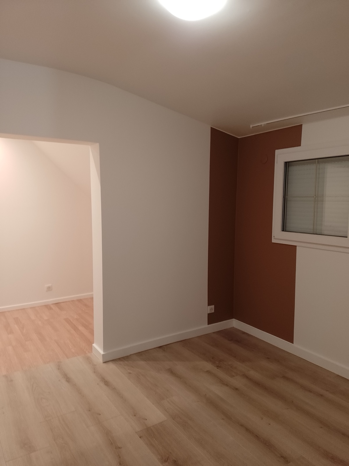 Chambre mur d'accent terracotta