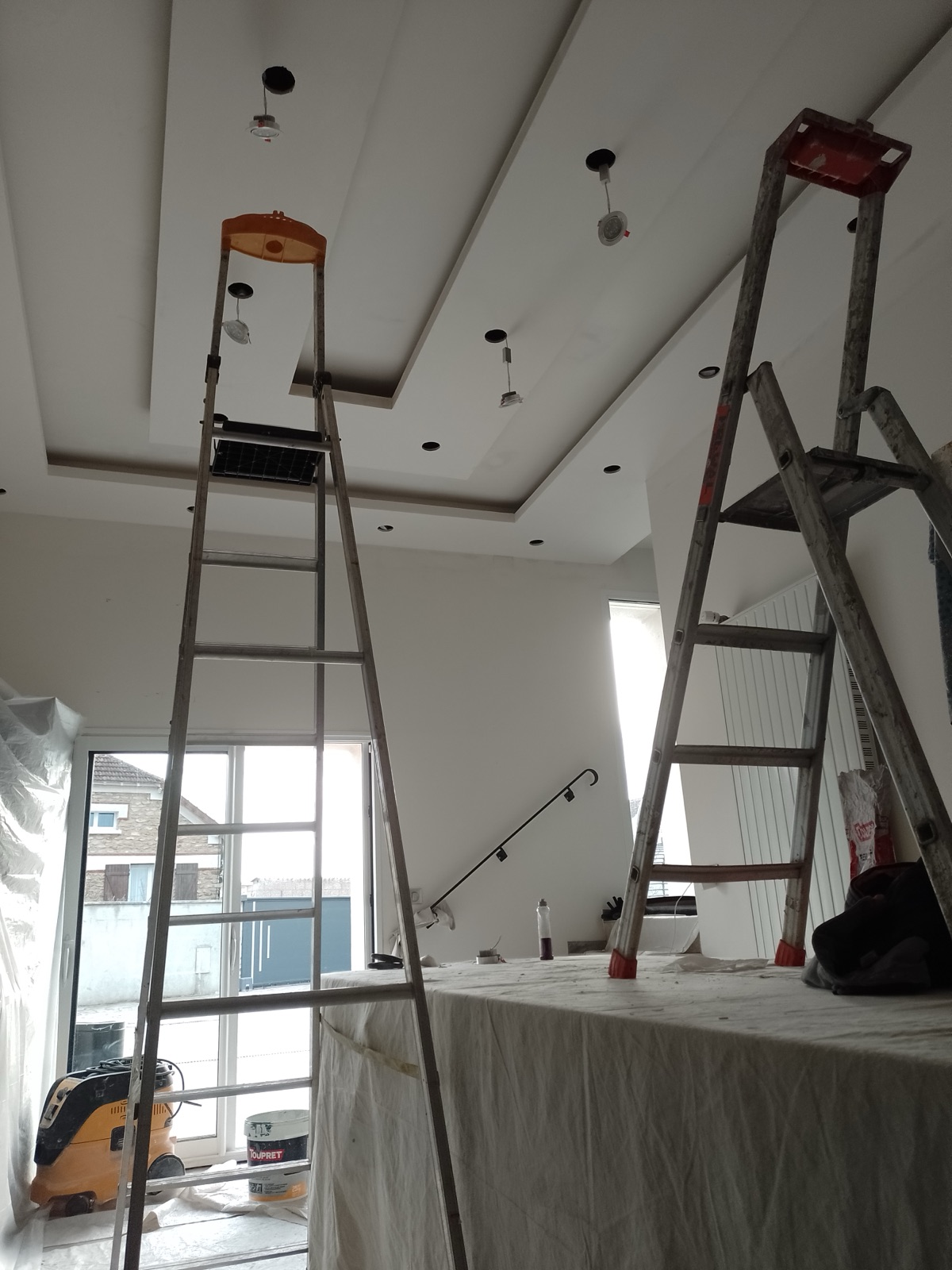 Pose faux plafond échafaudage